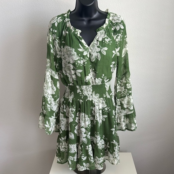 Patrons of Peace Dresses & Skirts - Patrons Of Peace Size S Floral Smocked Bell Sleeves Mini Dress in Green